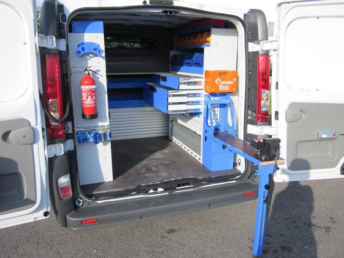 Aménagement dun véhicule utilitaire : faire poser ou faire soi-même ?